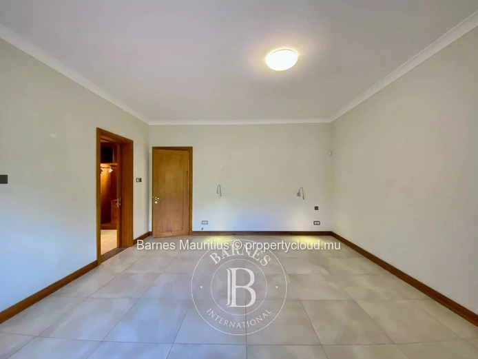 RIVIERE NOIRE - 2 Villas with mountain view - 6 bedrooms