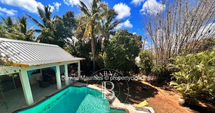 PEREYBERE - Charming family home with swimming pool - 4 bedrooms