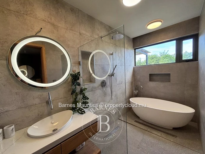 BEAU VALLON – Contemporary home with independent apartment – 5 bedrooms