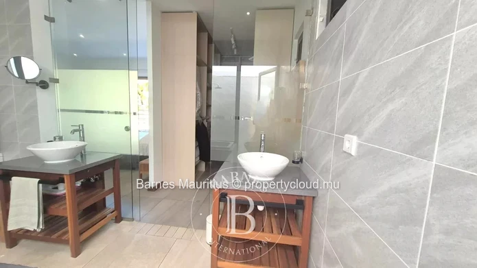 GRAND BAIE - Spacious modern villa with pool - 3 bedroom