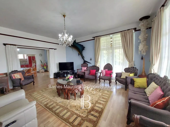 FLOREAL - Ideal property for a real estate project - 10 rooms