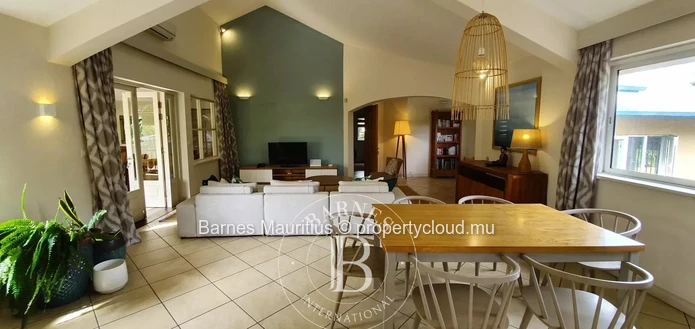 TAMARIN – Spacious Character Villa – 4 Bedrooms