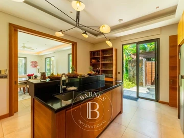 5 Bedroom Villa