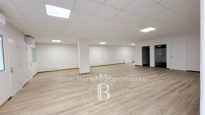 PHOENIX – Renovated and Fully Fitted Office for Rent – 185m²