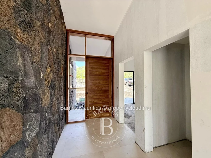 TAMARIN – Brand-New Luxury Villa with Mountain Views – 4 Bedrooms