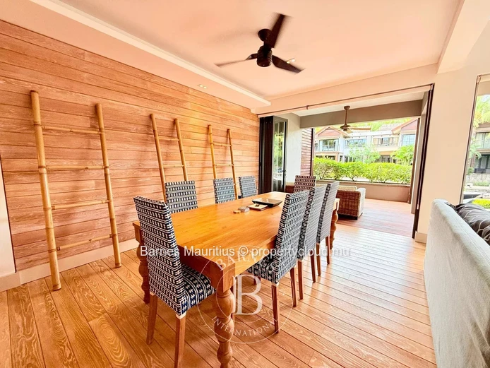 RIVIÈRE NOIRE – Marina duplex with private mooring – 3 bedrooms