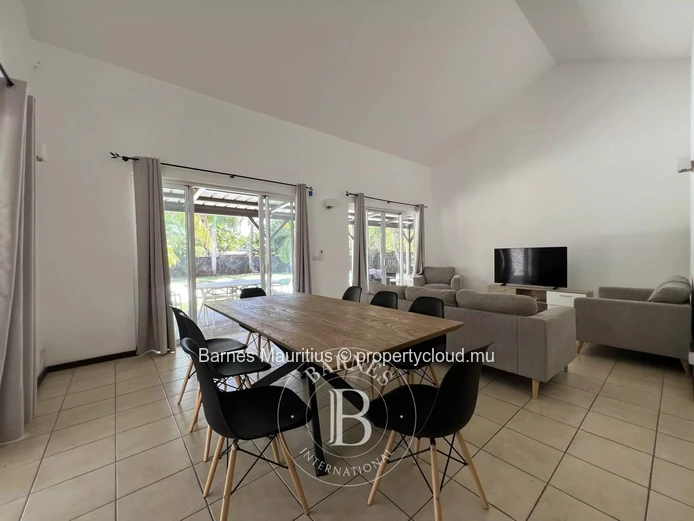 ROCHES NOIRES – Bright Villa in a Secure Estate, Close to Azuri
