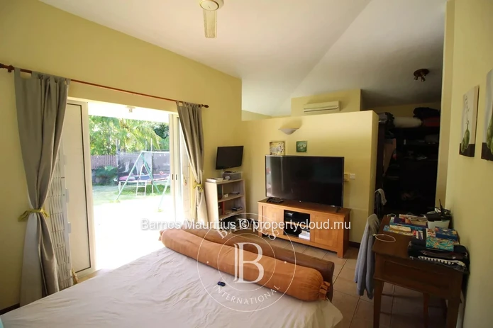 RIVIÈRE NOIRE - House with a tennis court - 4 bedrooms