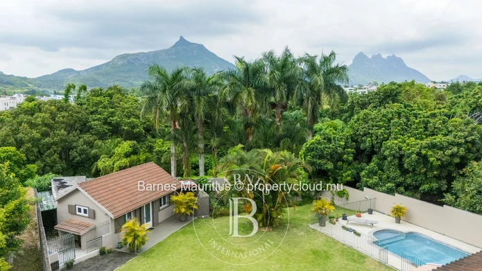 MOKA - Large Family House with Pool for Sale - 6 Bedrooms