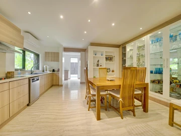 8 Bedroom Villa