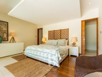 5 Bedroom Villa