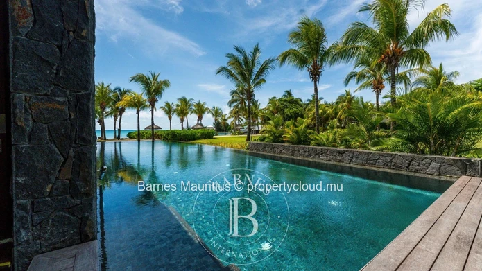GRAND BAIE - Beachfront Apartment - 3 Bedrooms