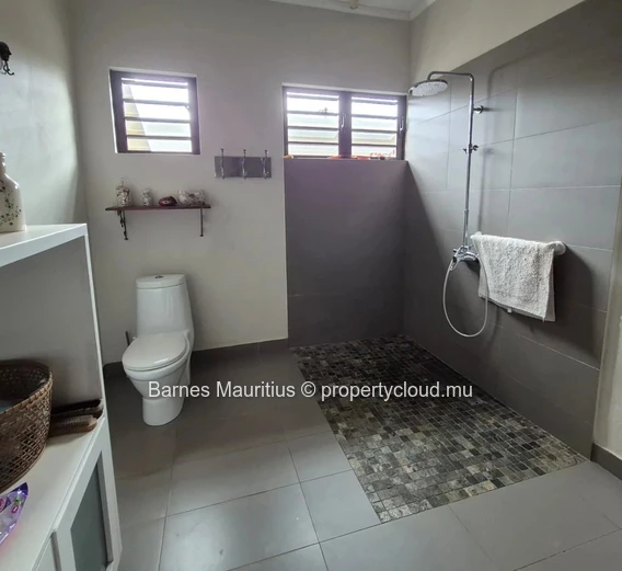 CUREPIPE – Single-storey house with independent studio – 3 bedrooms