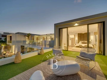 5 Bedroom Villa