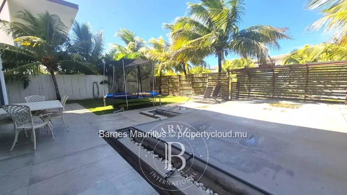 GRAND BAIE - Spacious modern villa with pool - 3 bedroom