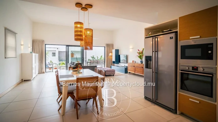 RIVIÈRE NOIRE - Beachfront penthouse with pool - 2 bedrooms