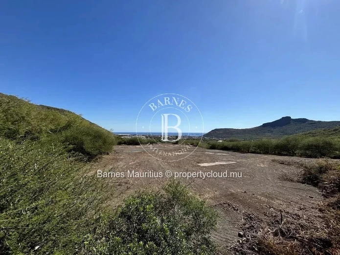 PAILLES -  Exceptional commercial land - 30,621 m²
