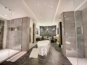 5 Bedroom Villa
