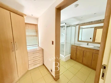 5 Bedroom Villa