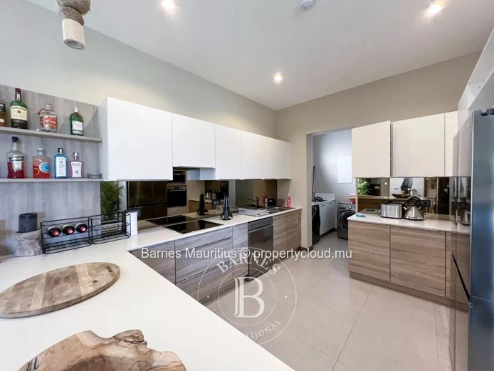 POINTE AUX CANONNIERS - Luxurious Penthouse with private deck and views - 3 bedrooms