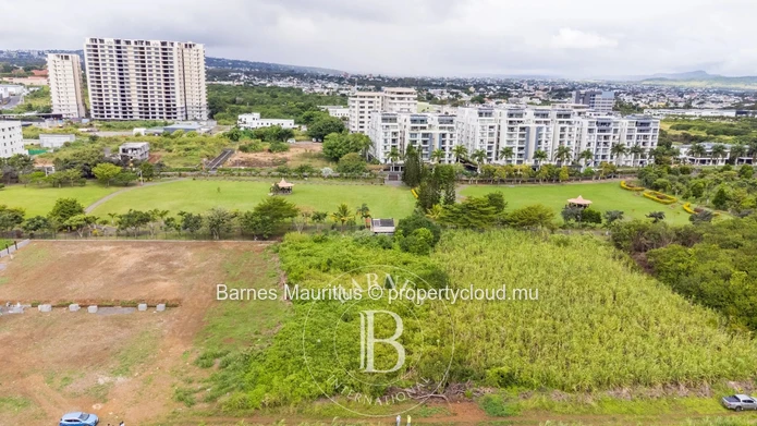 PHOENIX / SODNAC  -  Large residential plot of land  for sale  -  4220,77 sqm