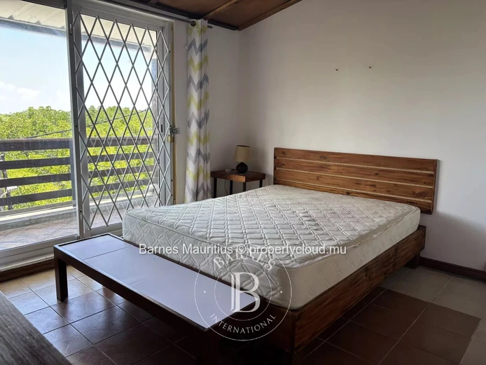 MAHEBOURG - Commercial space - 934 m²