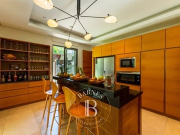5 Bedroom Villa