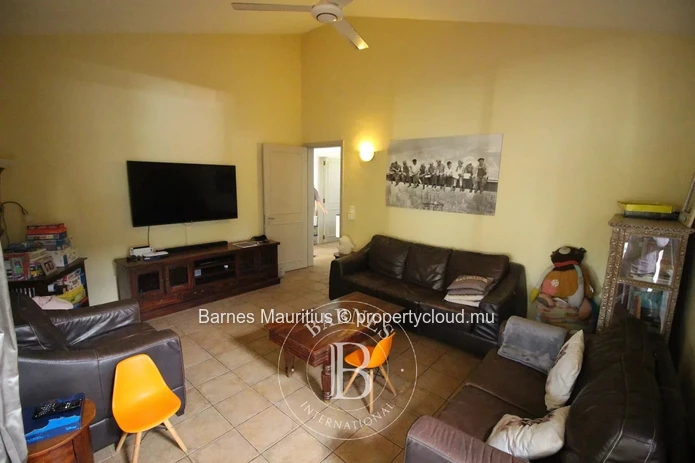RIVIÈRE NOIRE - House with a tennis court - 4 bedrooms