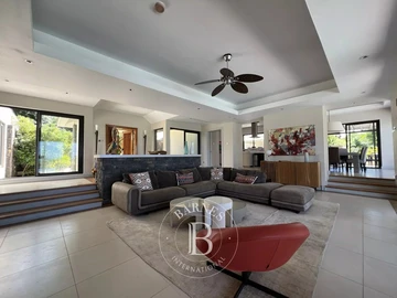 5 Bedroom Villa