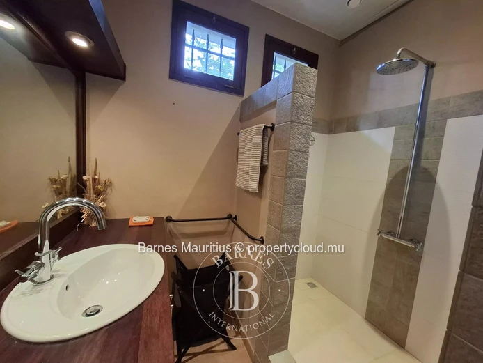FLOREAL - Maison spacieuse et polyvalente - 440m²