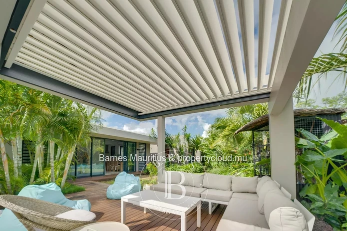 ROYAL PARK – Modern Villa with pool –  4 bedrooms