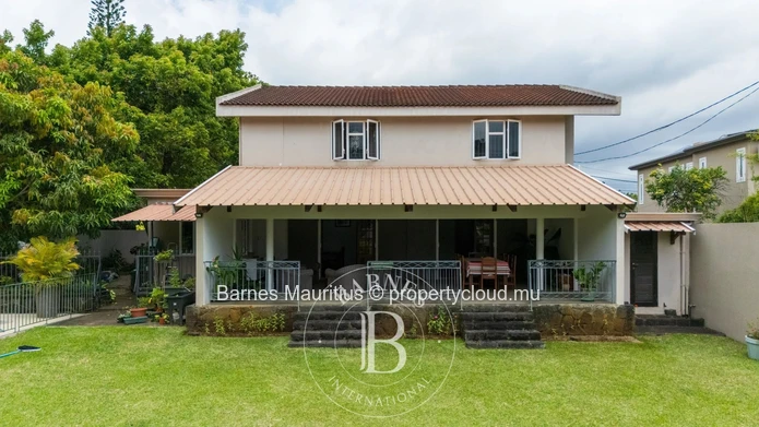 MOKA - Large Family House with Pool for Sale - 6 Bedrooms