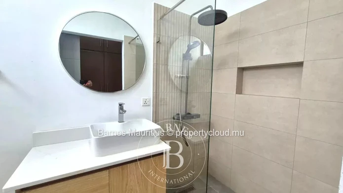 TROU AUX BICHES – Villa contemporaine à étage avec piscine – 3 chambres