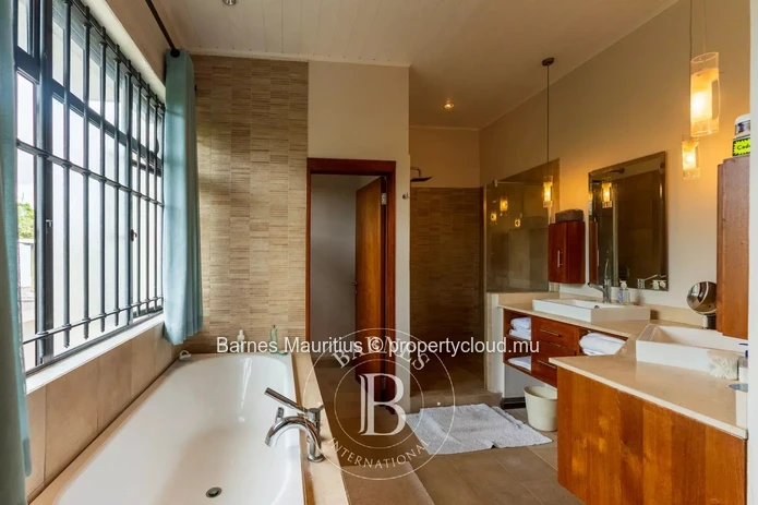 VACOAS - Magnifique maison familiale au charme intemporel – 5 chambres à coucher