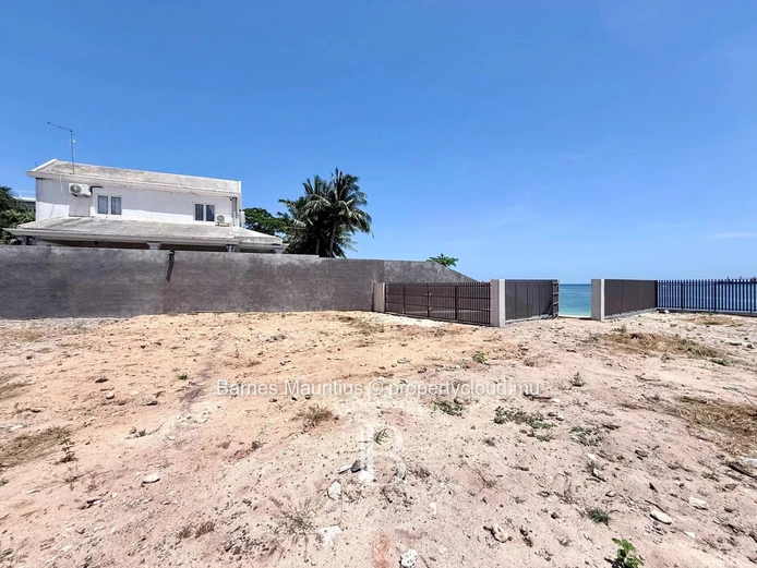 POINTE AUX SABLES - Beachfront Land - 80 Perches
