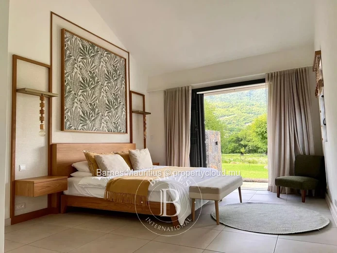PETITE RIVIÈRE NOIRE – Single-storey villa nestled in nature – 4 bedrooms