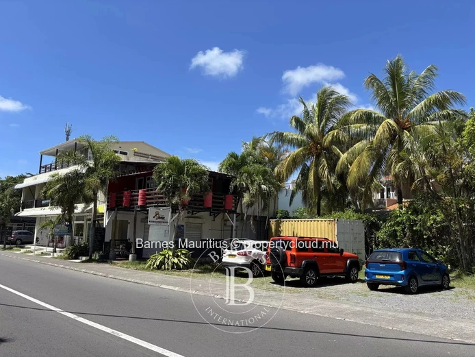 MAHEBOURG - Commercial space - 934 m²