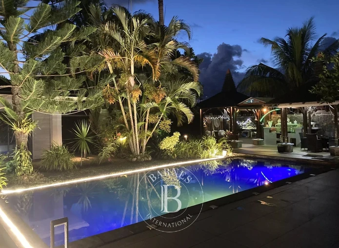 VIEUX GRAND PORT - Contemporary villa with sea access - 6 bedrooms - 788 m²
