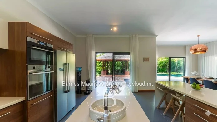 BLACK RIVER – Architect-Designed Villa – 4 Bedrooms