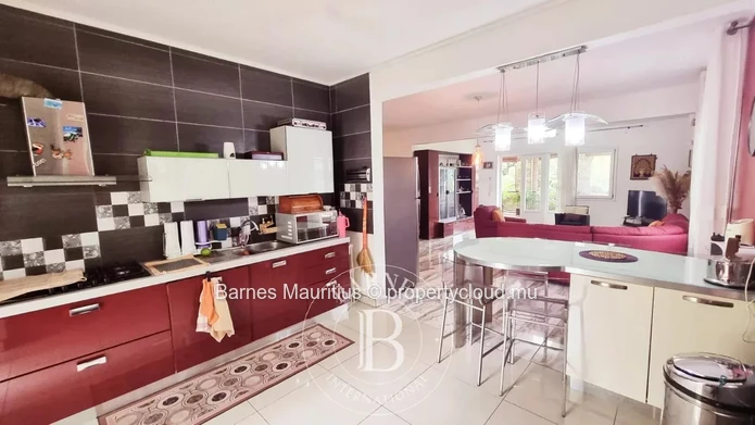 FLIC EN FLAC - Family Home in Two Parts - 7 Bedrooms