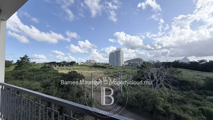 TRIANON – Bright and Secure Apartment with City & Mountain Views – 4 Bedrooms