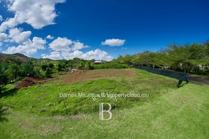 BEL OMBRE - VEFA - Terrain résidentiel avec vue sur mer et montagnes - 1464 m²