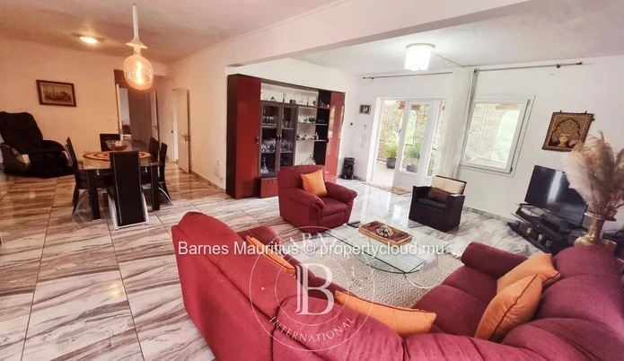FLIC EN FLAC - Family Home in Two Parts - 7 Bedrooms