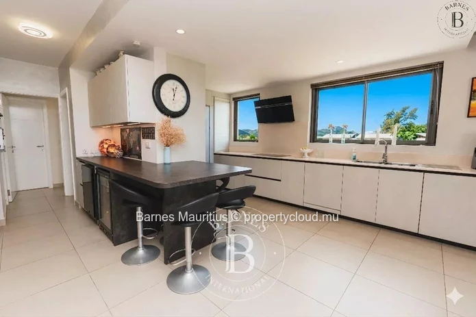 TAMARIN. Spacious Penthouse with Sea View, 3 Bedrooms