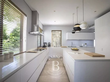 5 Bedroom Villa