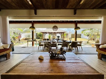 6 Bedroom Villa