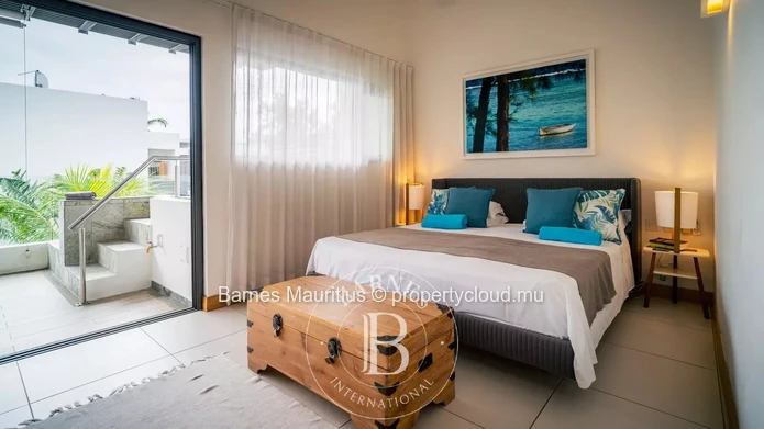 RIVIÈRE NOIRE - Beachfront penthouse with pool - 2 bedrooms