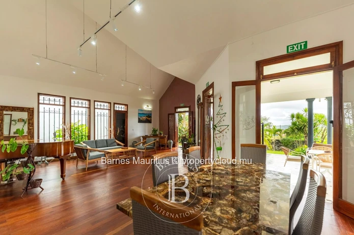 FLORÉAL - Colonial-Style House - 400m²