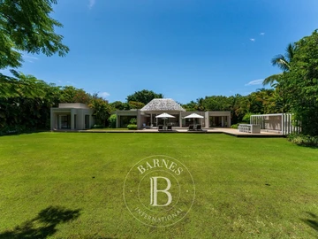5 Bedroom Villa