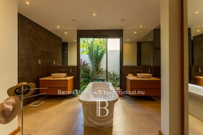 ANAHITA RESORT - Contemporary Villa with Golf